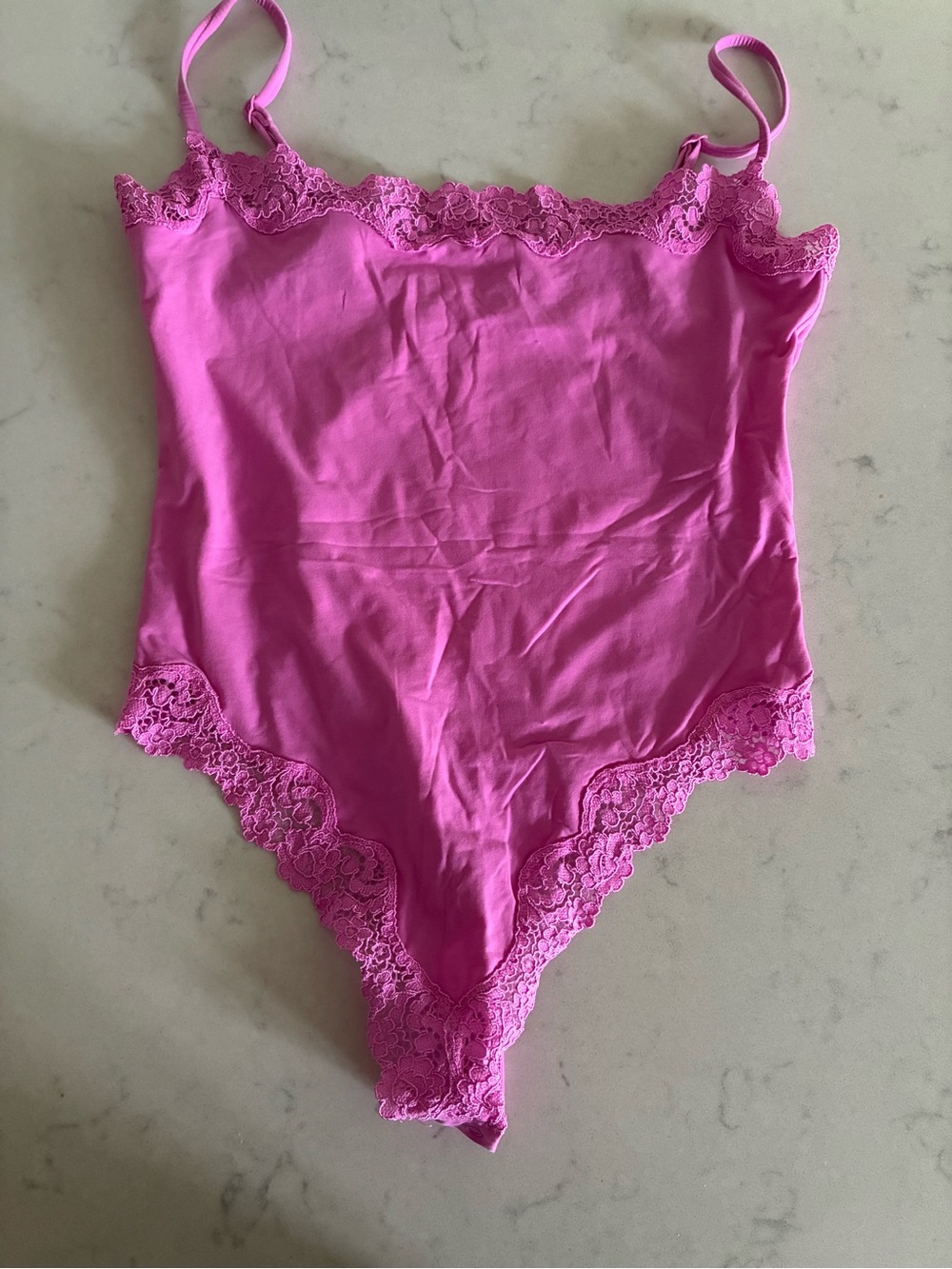 Skims fits everyday lace bodysuit pink 💘 
Size small